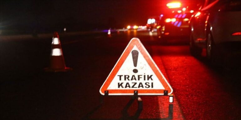 izmirde-iki-otomobilin-carpistigi-kazada-2-kisi-yaralandi-rswUPIap.jpg