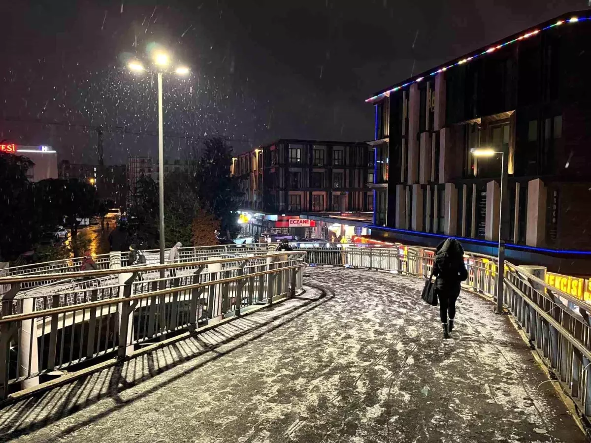İstanbul’da Kar Yağışı Devam Ediyor