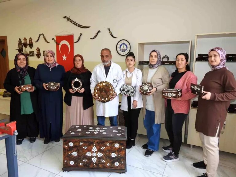 gaziantepte-kadinlar-sedef-kakma-sanatini-yasatiyor-CdbZ1TJH.jpg