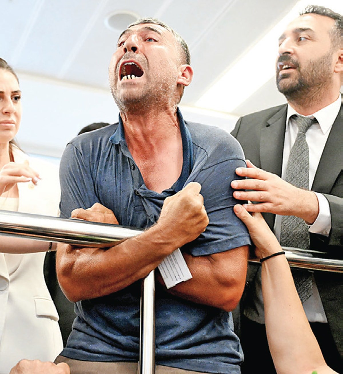 Nejla Işık protestoda