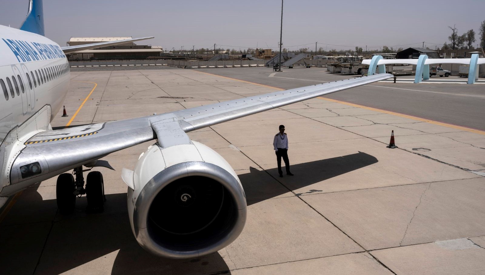 13 yasindaki cocuk ucagin inis takimina saklanarak yolculuk yapti AwfdJNCb