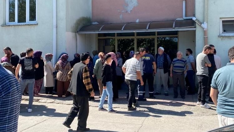 ceviz toplarken elektrik akimina kapildi lBtU1a4O