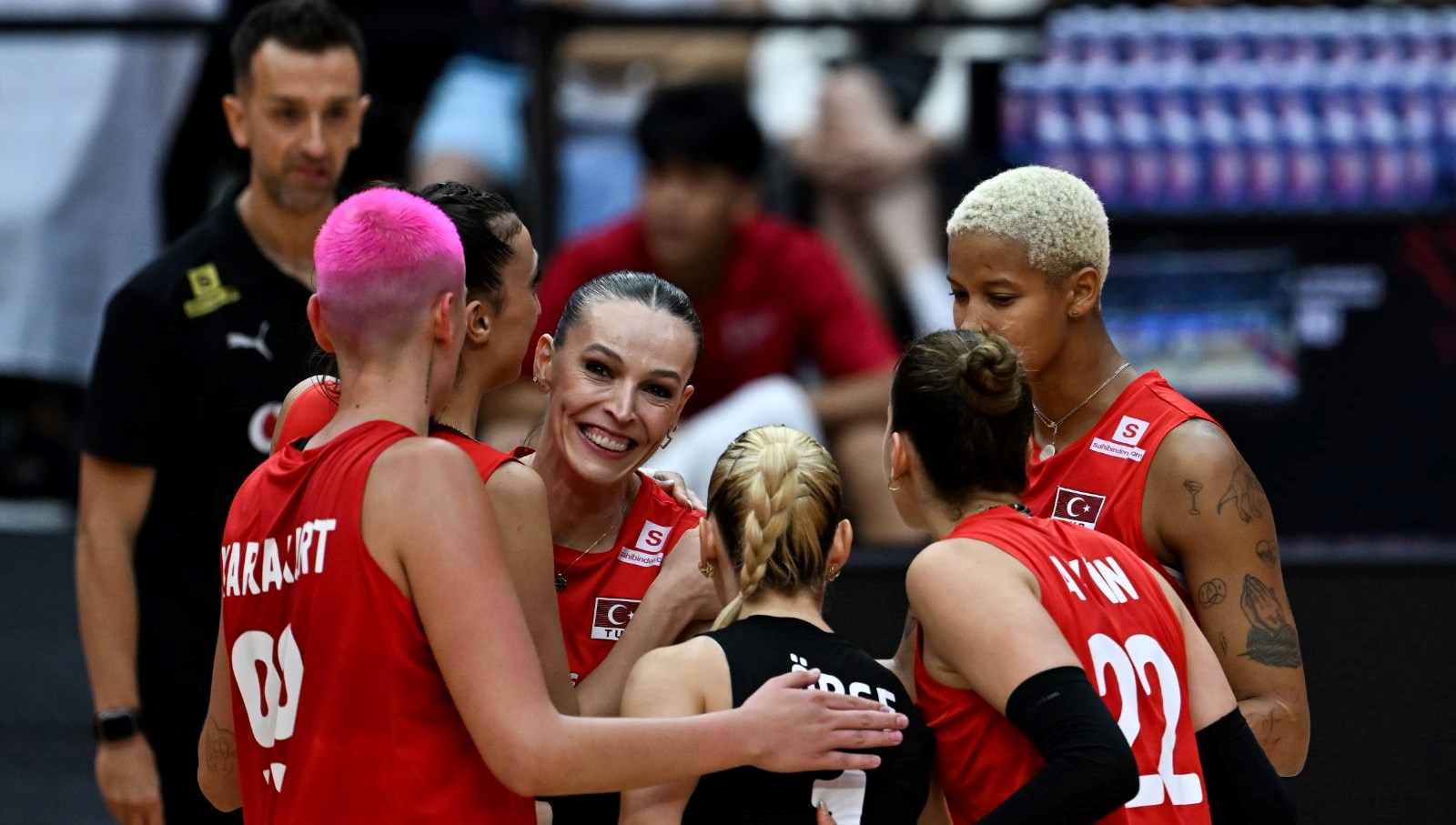 filenin sultanlarindan mac sonu duygusal anlar finalde tum turkiye bir olalim tzJjfcMI