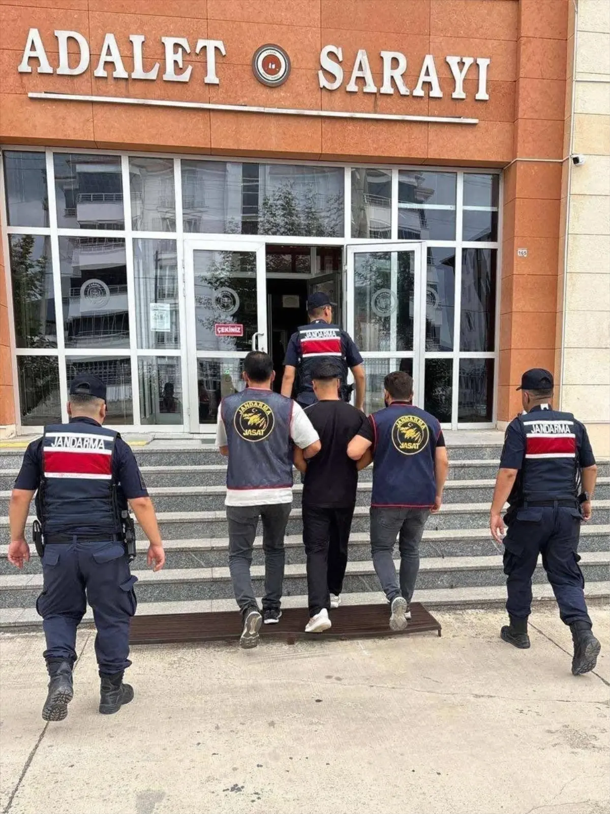 firari hukumlu yakalandi 4VJajmkc