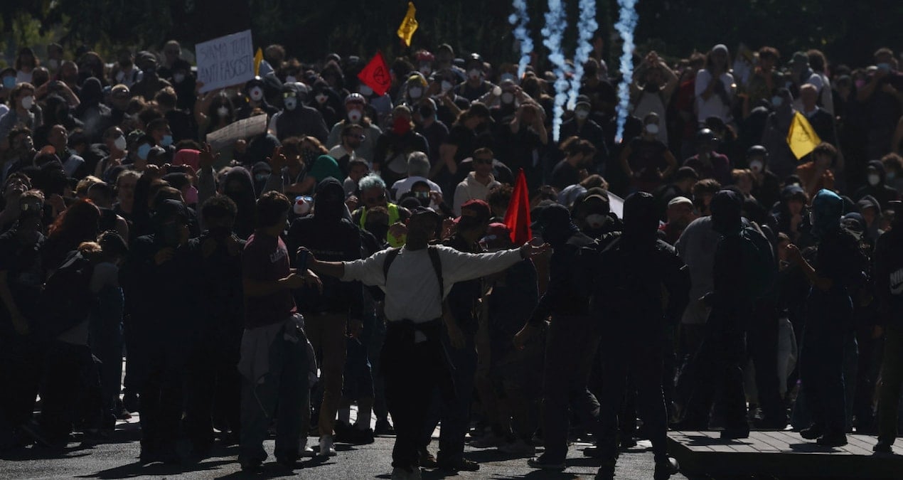 fransada yuzbinler sokaklara cikti sari yelekliler protestolari kucuk kaldi mWg7XWQ9
