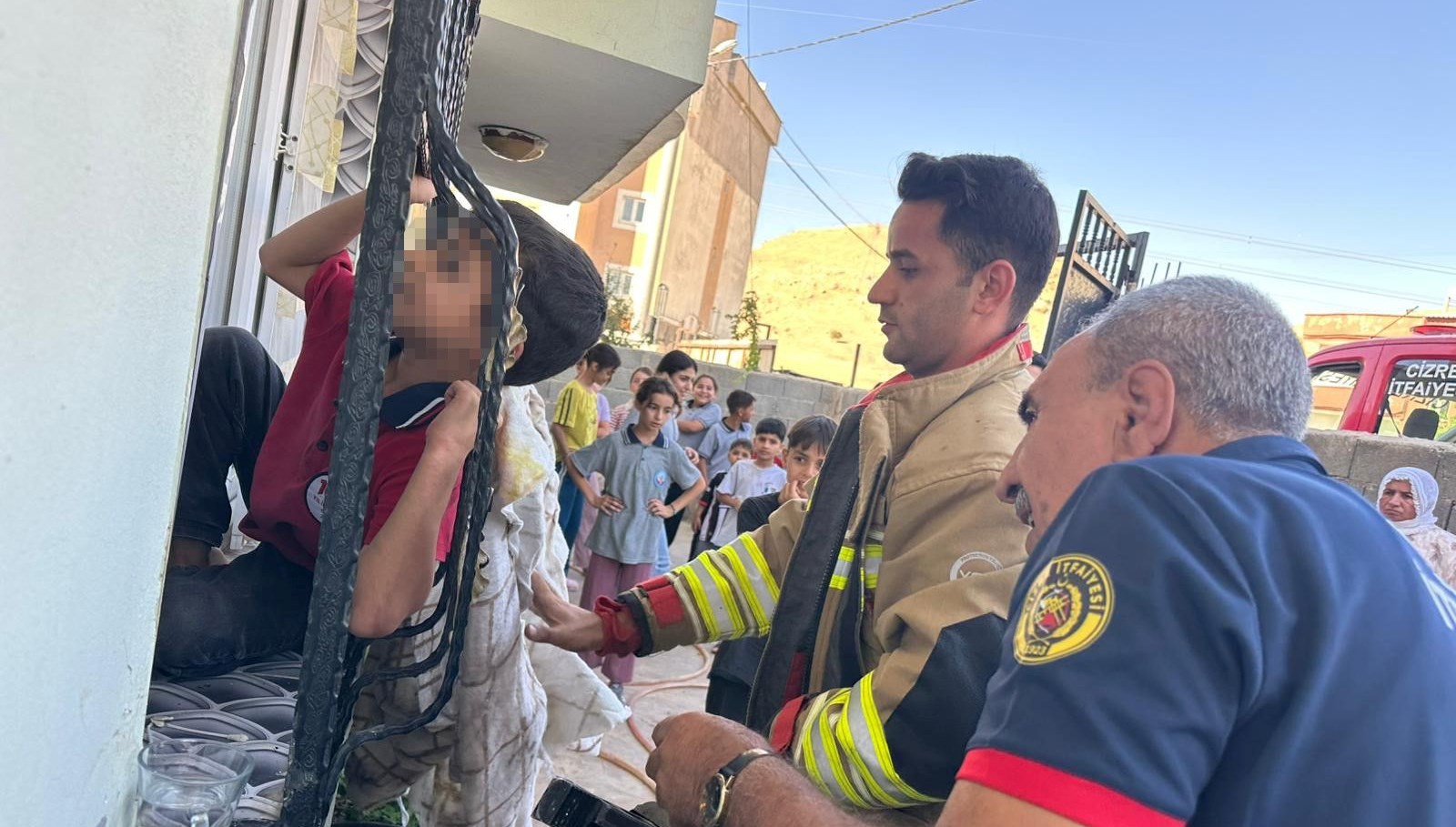 kafasini korkuluga sikistirdi itffaiye ekipleri kurtardi sjvtIaiz