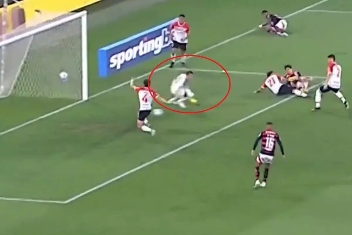 nereden nereye muslera 16 saniyede gol yedi ReyszTGq