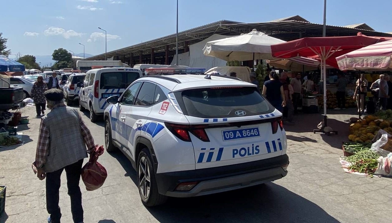 pazar yerinde bicakli akraba kavgasi 1 yarali Cj3kiAA4