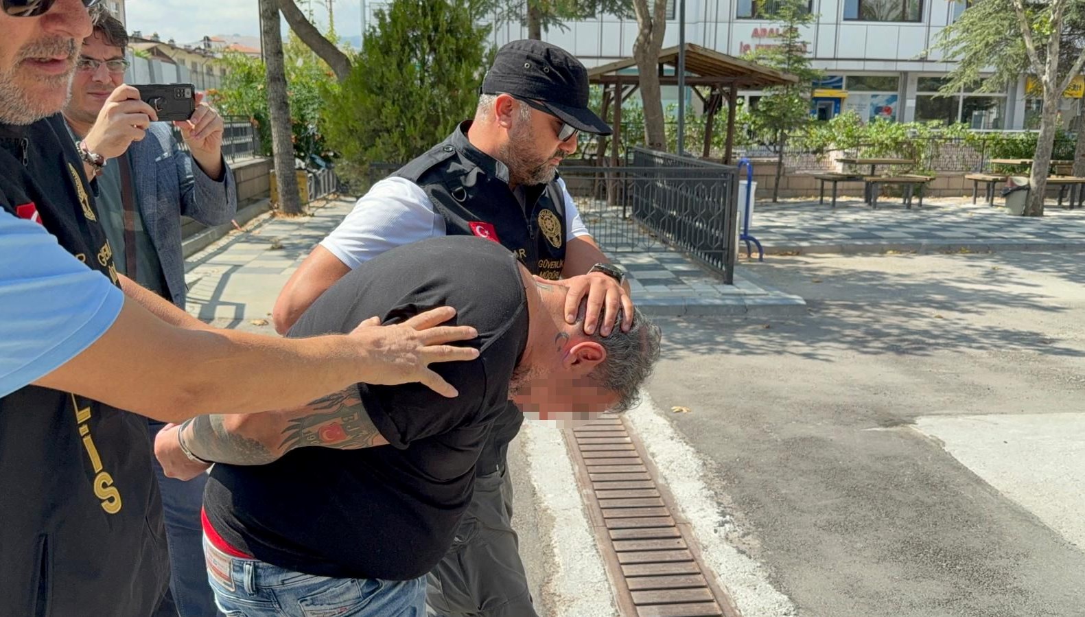 valiye hakarete gozalti InnOcgX4