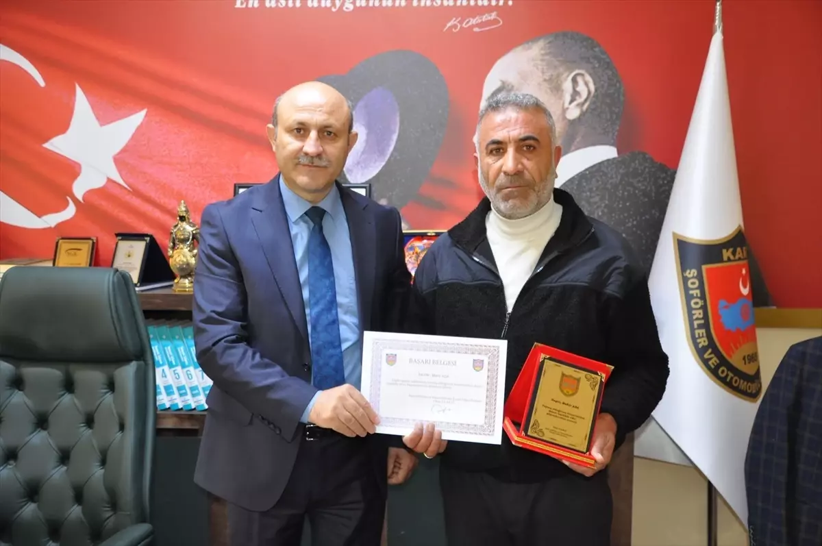 karsta dolmus soforu yolcusunu hastaneye ulastirarak ornek davranis sergiledi I5tXUP6a.jpg