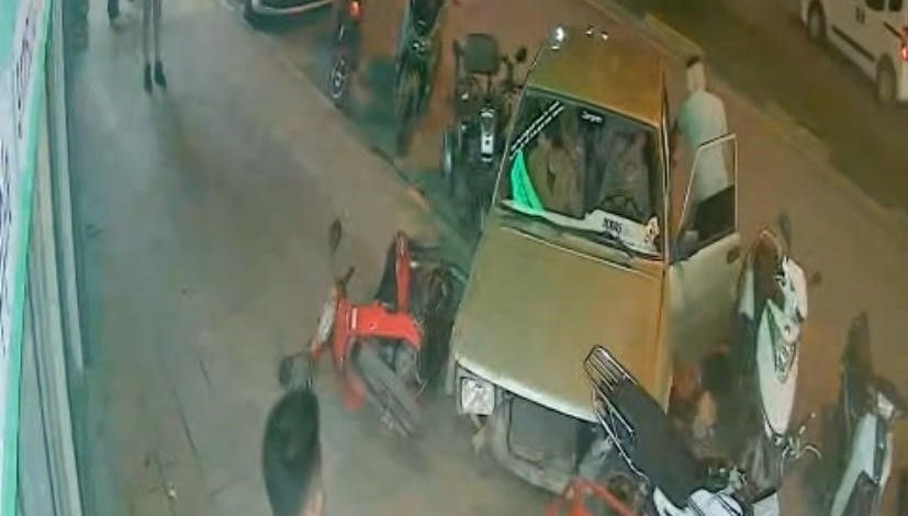 kaza yaptiklari araci birakip kactilar lhJtKJDA.jpg