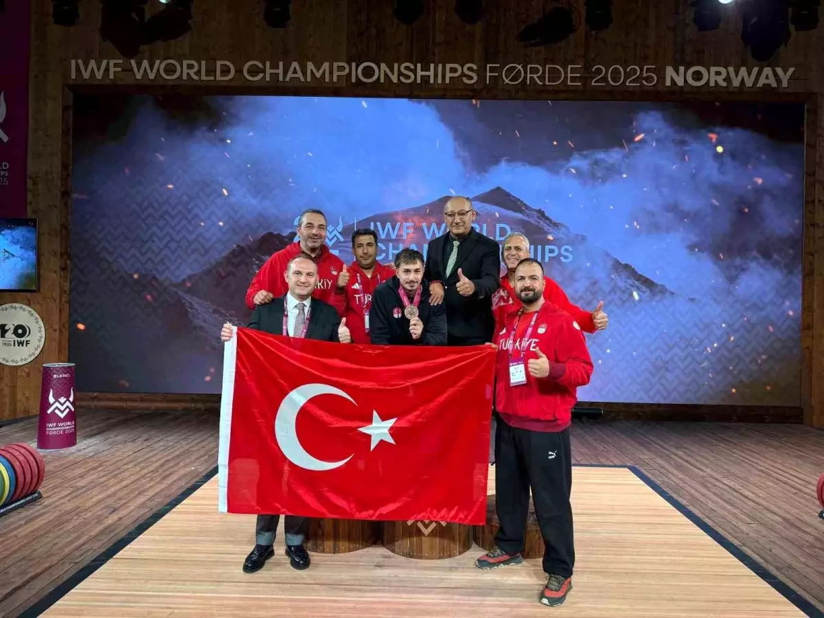 Yusuf Fehmi Genç, Halterde Dünya Üçüncüsü Oldu