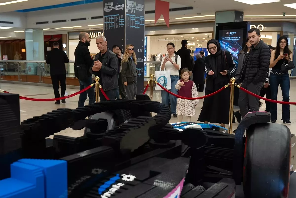 400 bin lego parcasiyla yapilan formula 1 araci ankarada sergileniyor JQwzy4pr.jpg