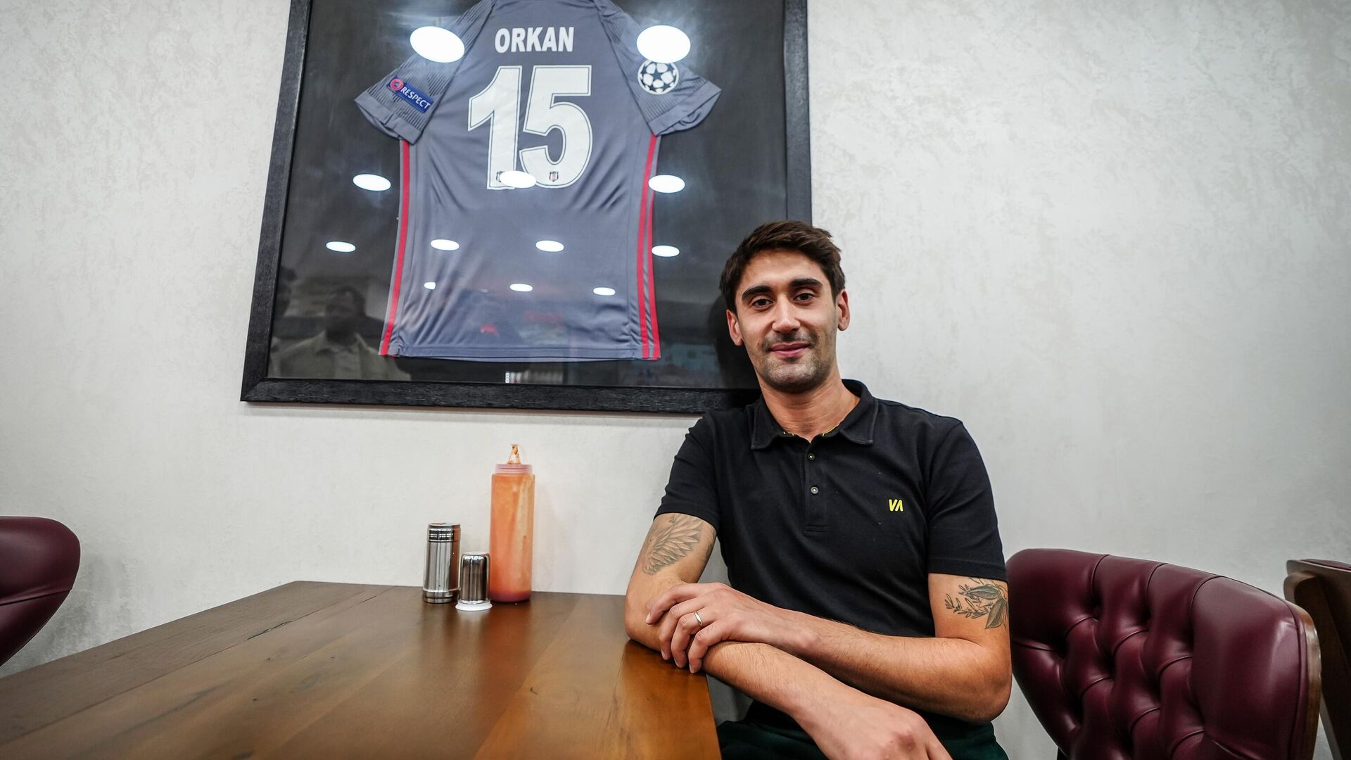 bir donem sampiyonlar liginde forma giyiyordu unlu futbolcu orkan cinar doner ustasi oldu SyjPa5MV.jpg