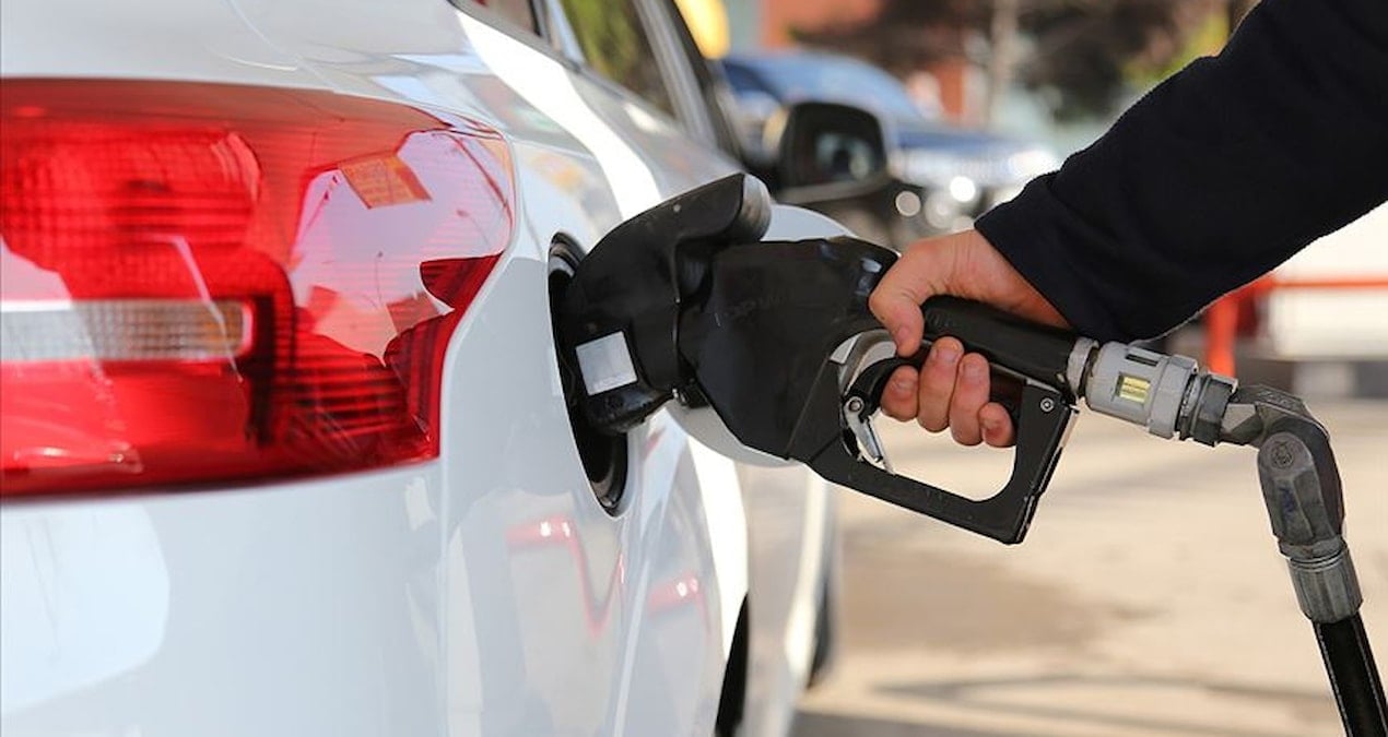 Akaryakıta indirim geldi: Tabelalar gece yarısı değişti