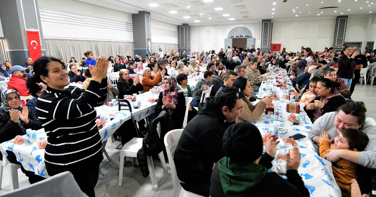 Başkan Eşki, Bornovalılarla yılbaşı yemeğinde buluştu