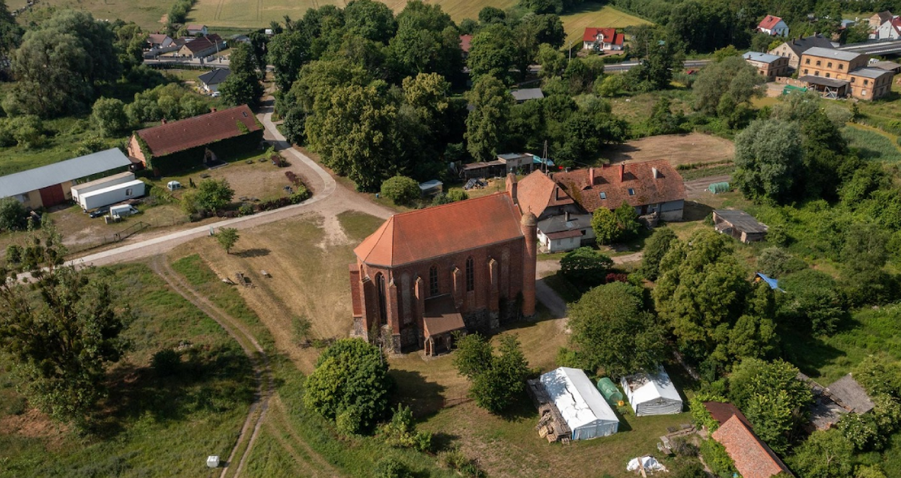 Dünyanın peşinde olduğu kutsal eşya için bu köye akın ettiler
