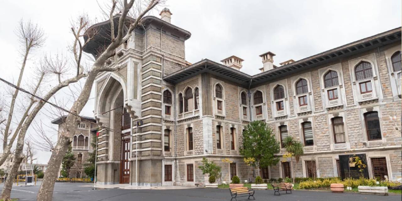 İstanbul Erkek Lisesi’nde neler oluyor? Darbedilen 7 öğrencinin kız öğrencilere yönelik ‘tecavüz’ listesi iddiası!