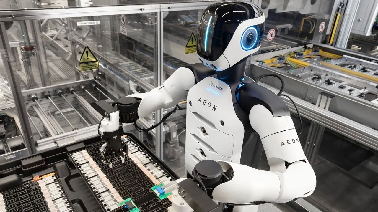 BMW, AI destekli insansı robotları devreye alıyor!