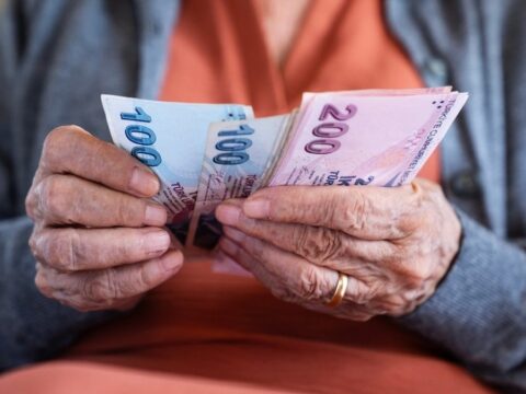 Ev Hanımları İçin Emeklilikte Kolay Çözüm: SGK Uzmanından Önemli Bilgiler