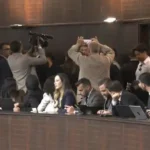 erdogan-basin-ozgurlugunden-bahsediyordu-partililer-ile-gazeteciler-arasinda-tartisma-upwvJdT4