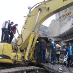 kahramanmarasta-yikim-faciasi-5-katli-otopark-coktu-is-makinesi-operatoru-enkaz-altinda-kaldi-IvP6AYgj