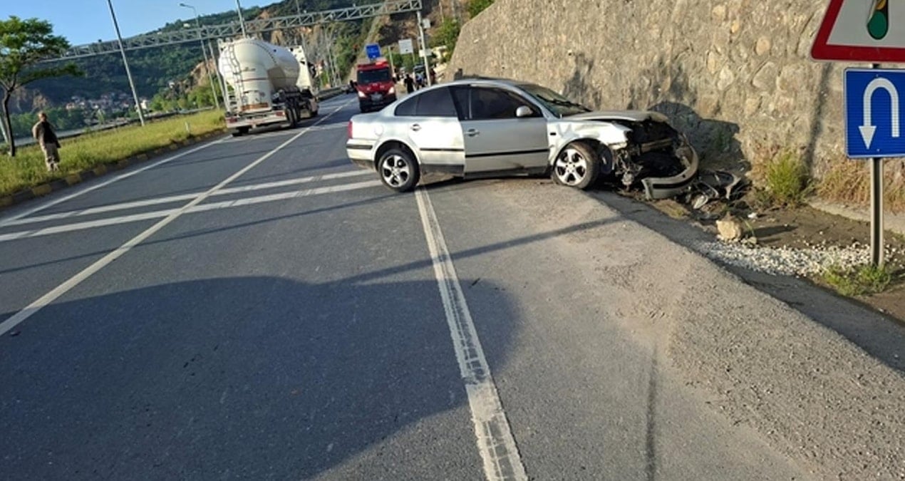 alkollu-surucu-duran-otomobile-carpti-PftCEuVY