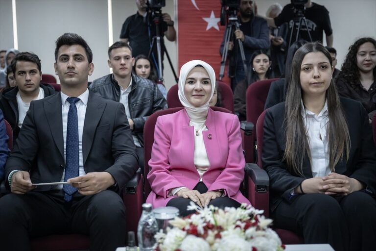 bakan-goktas-devlet-korumasindaki-genclerin-kamu-kurumlarina-yerlestirilmesi-toreninde-konustu-aciklamasi-eZwk3EQs
