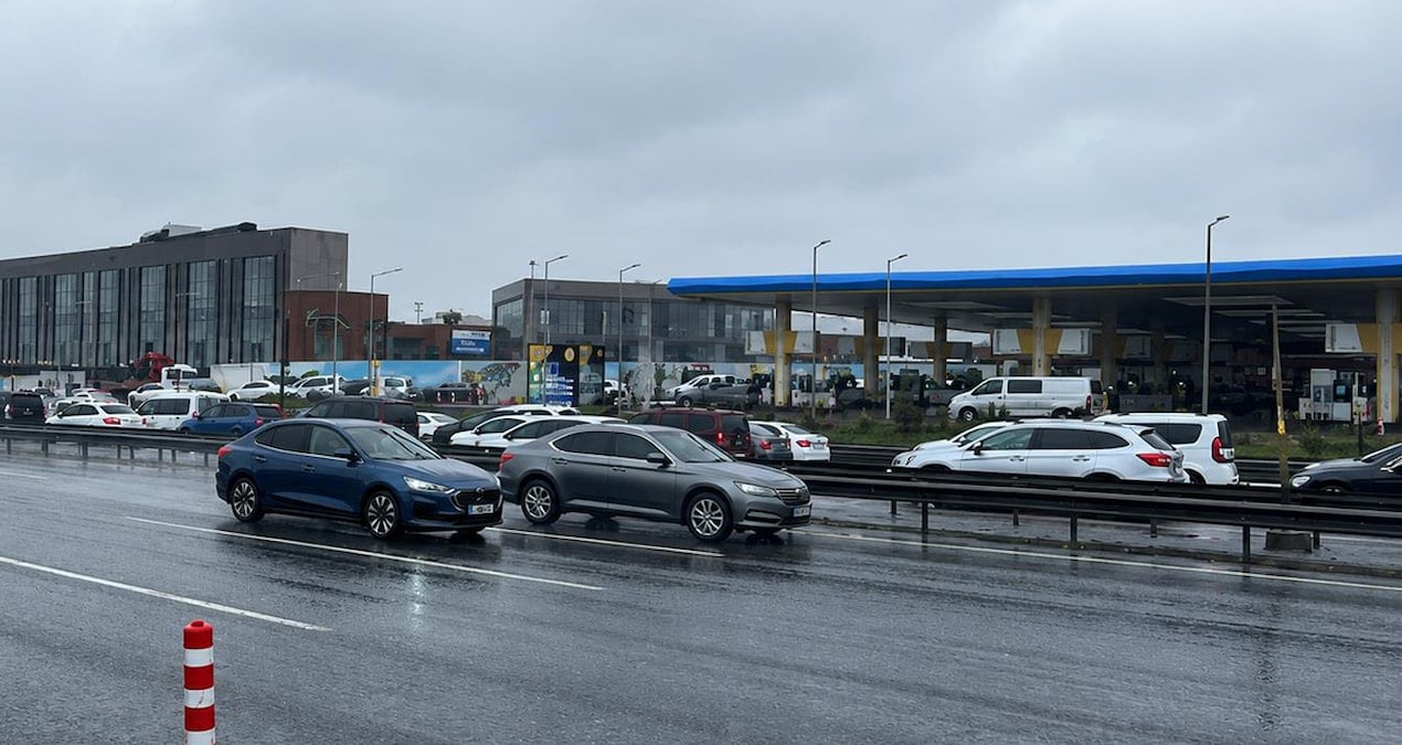 bir-rusvet-hikayesi-wOKhjzsh