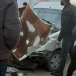 hakkaride-3-aracin-karistigi-kazada-12-kisi-yaralandi-fKgZ6mC2