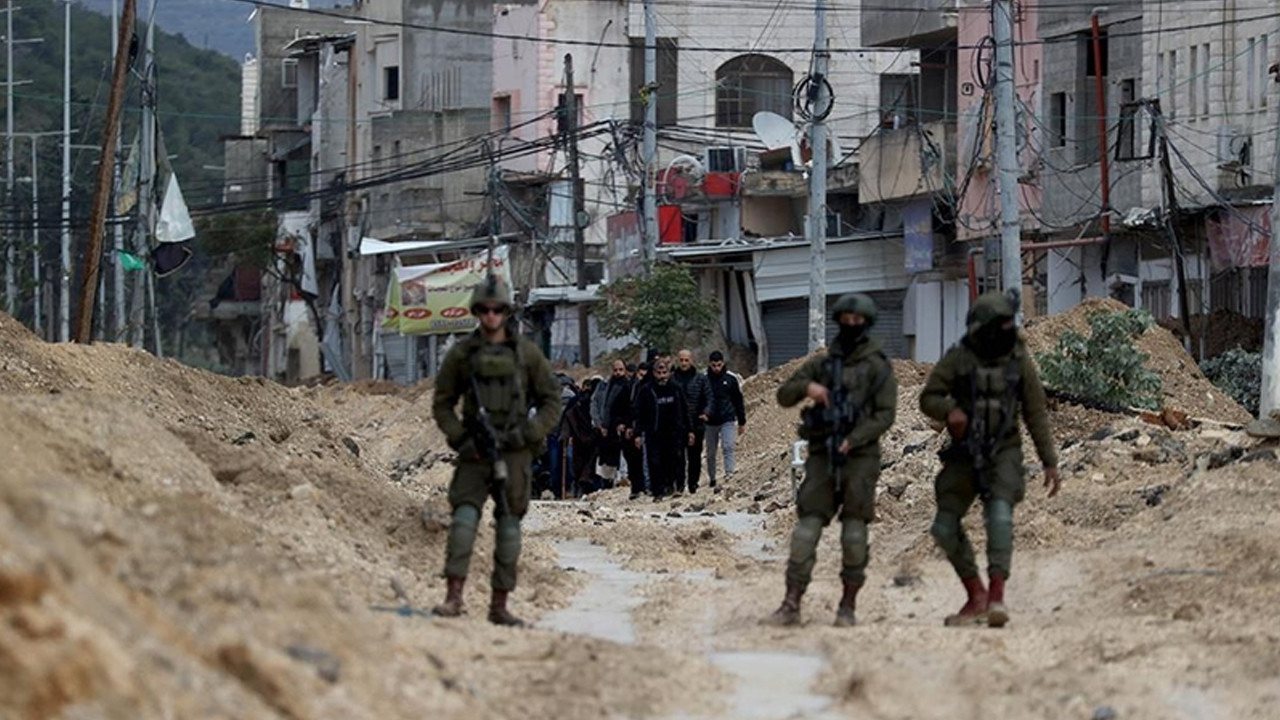 israil-yine-bati-seriayi-basti-4-filistinli-gozaltinda-F4hEvCdn