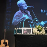 kadikoyde-ilhan-sesen-anisina-ozel-gece-grup-gundogarken-sahnede-olacak-bgw9XGWZ