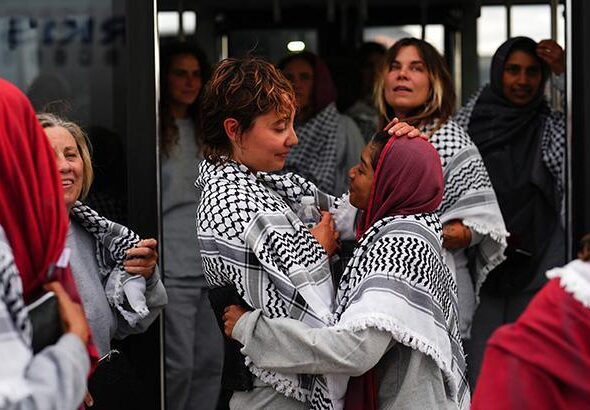 sumud-filosu-aktivistleri-istanbula-getirildi-israile-insanligimizi-gosterdik-85BcJrRl