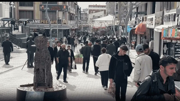 van-turizminde-savas-darbesi-oteller-bos-kaldi-acenteler-kapandi-YJ9DhveJ