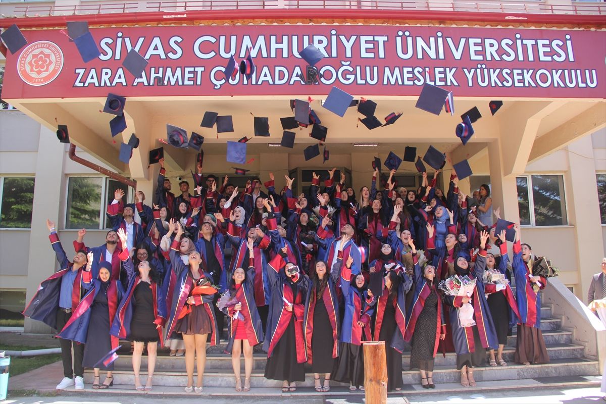 Zara’da Mezuniyet Coşkusu
