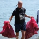 Bodrum turkbukunde deniz dibi temizligi kiyidan 650 kilogram atik cikarildi KGXWcHvP